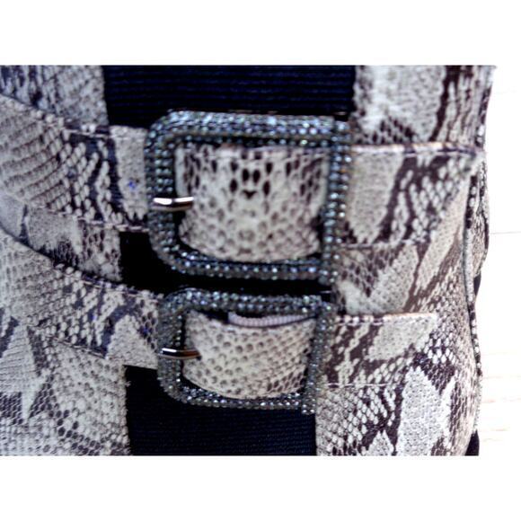 Kenneth Cole Reaction Salt Biker Jewel Chelsea Ankle Boots Side Zip Women Size 5 - Picture 4 of 7